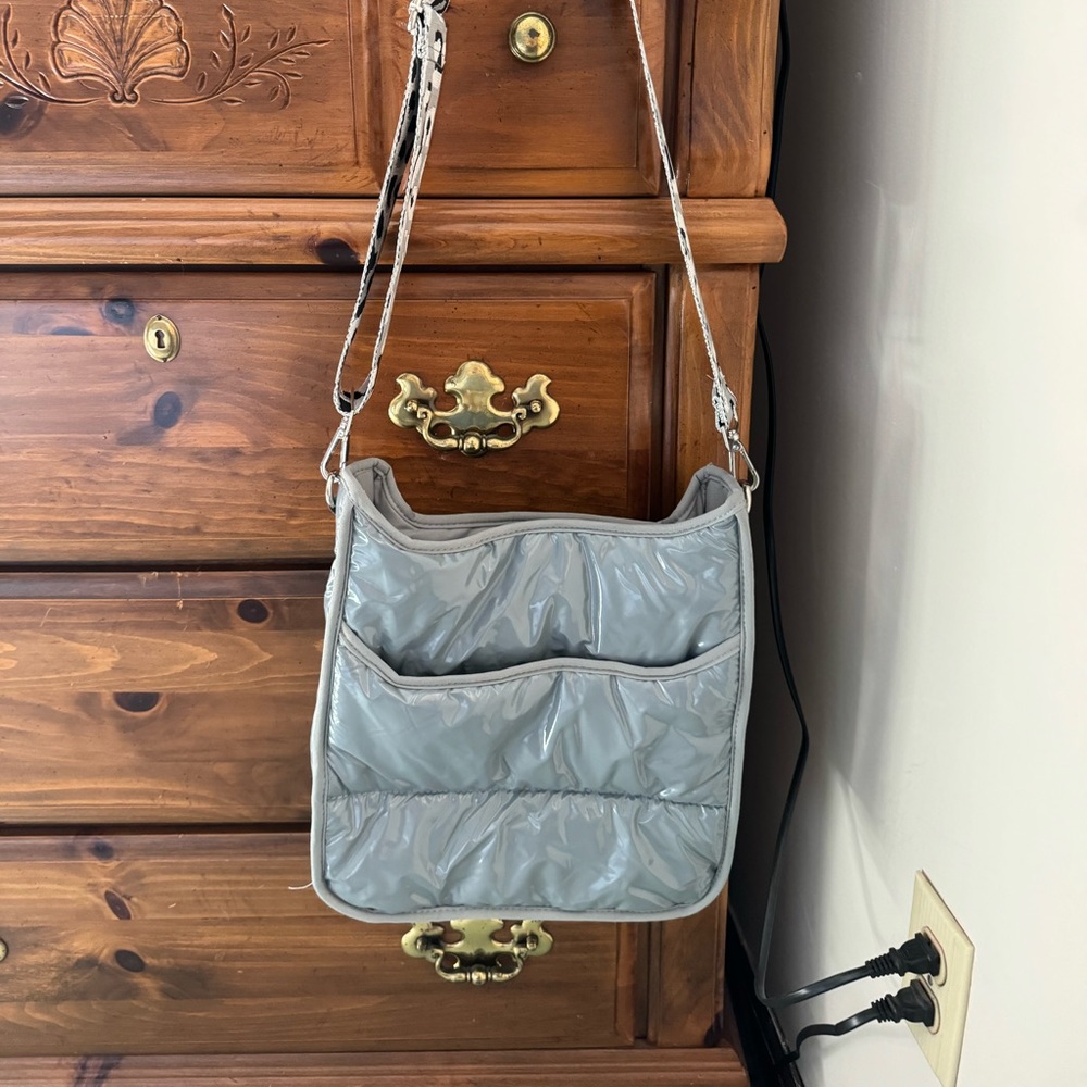Ah dorned grey puffer cross body